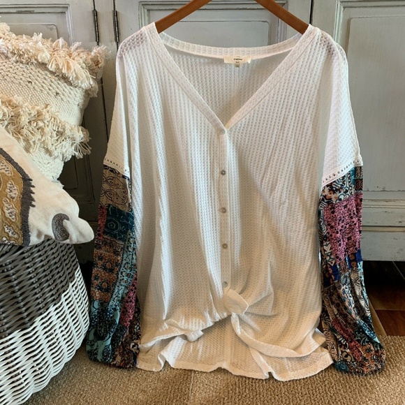 Last Two!! Printed Sleeve Button Front Blouse - Picture 4 of 8